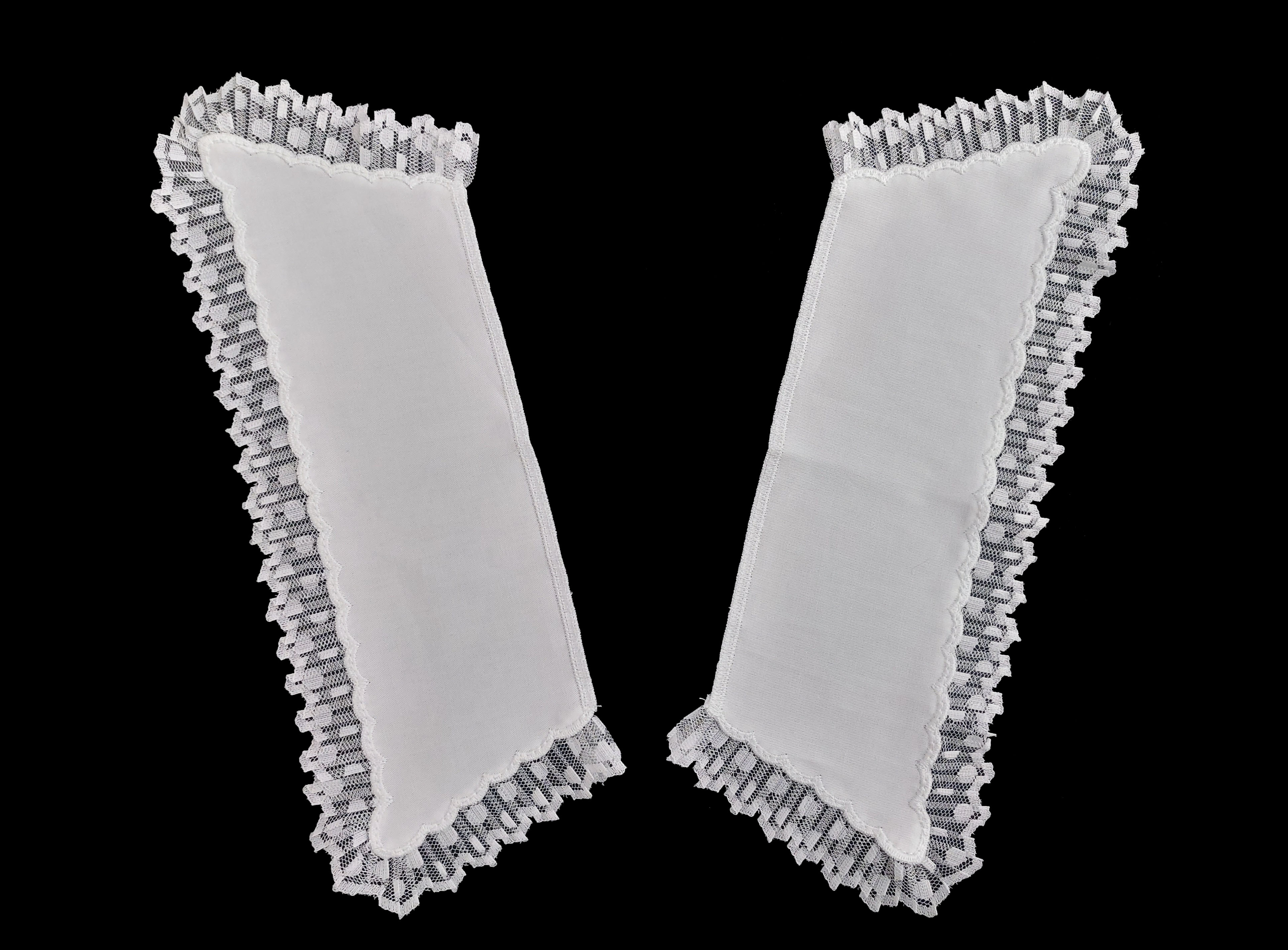 Cotton Cuffs With Ruffled Edges – Ulisse Fashion Art Details